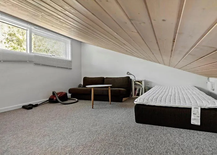 84264-ronde-enebaervej-4 * Rønde