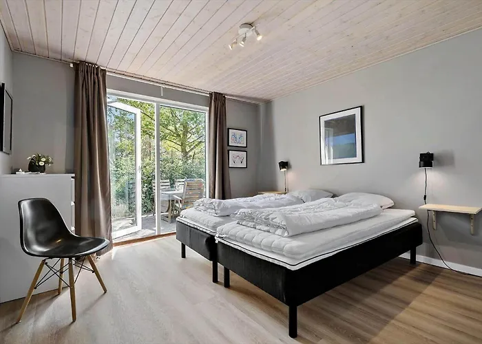 84264-ronde-enebaervej-4 * Rønde