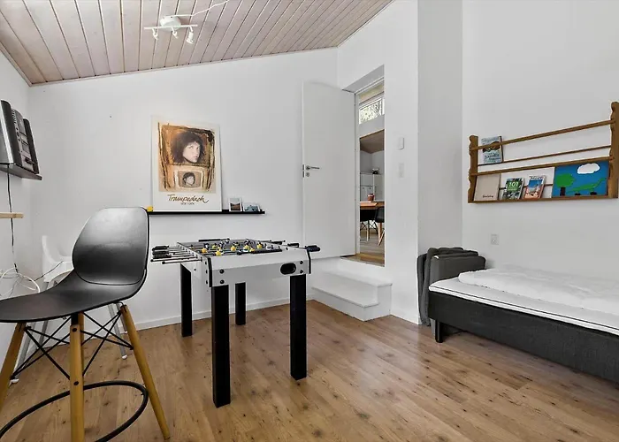 84264-ronde-enebaervej-4 * Rønde